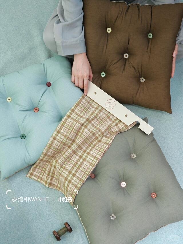 七彩纽扣抱枕